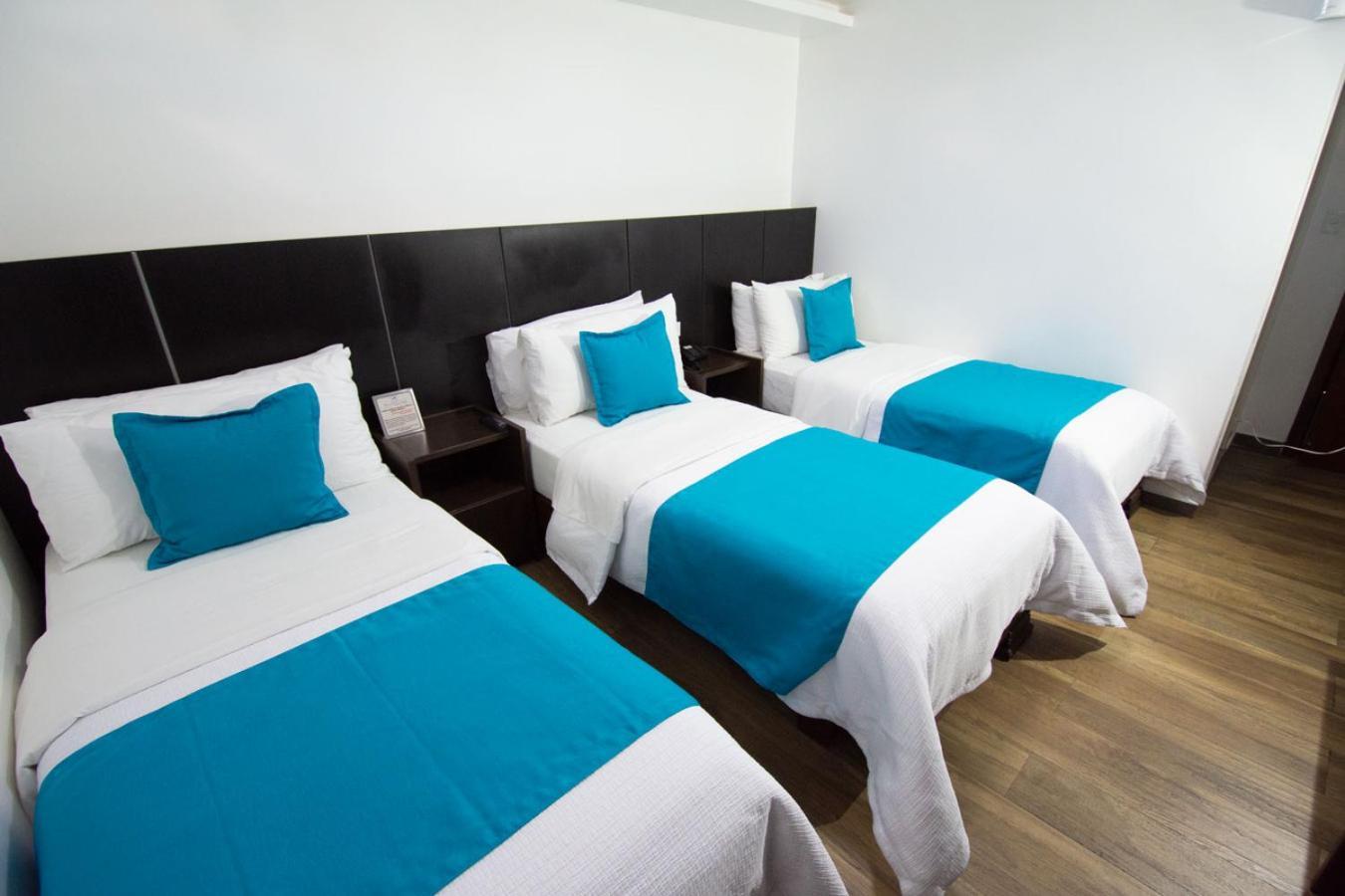 Hotel Plaza Victoria Ibarra Zewnętrze zdjęcie