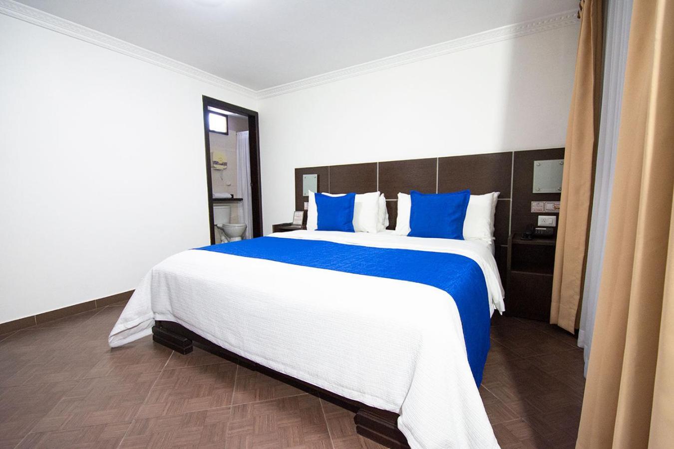 Hotel Plaza Victoria Ibarra Zewnętrze zdjęcie