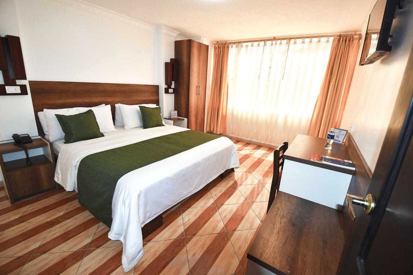 Hotel Plaza Victoria Ibarra Zewnętrze zdjęcie