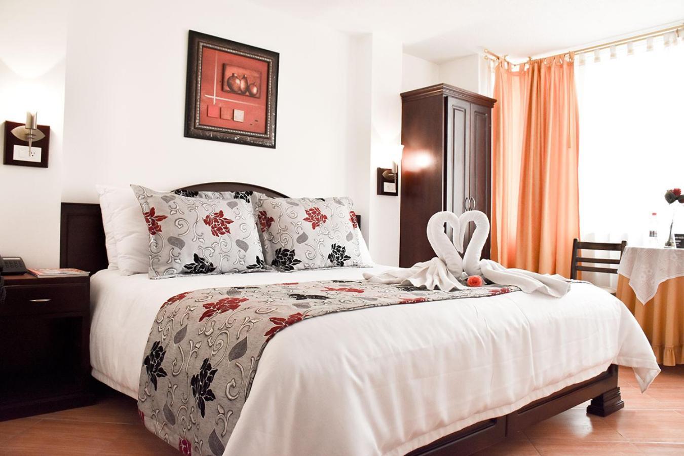 Hotel Plaza Victoria Ibarra Zewnętrze zdjęcie