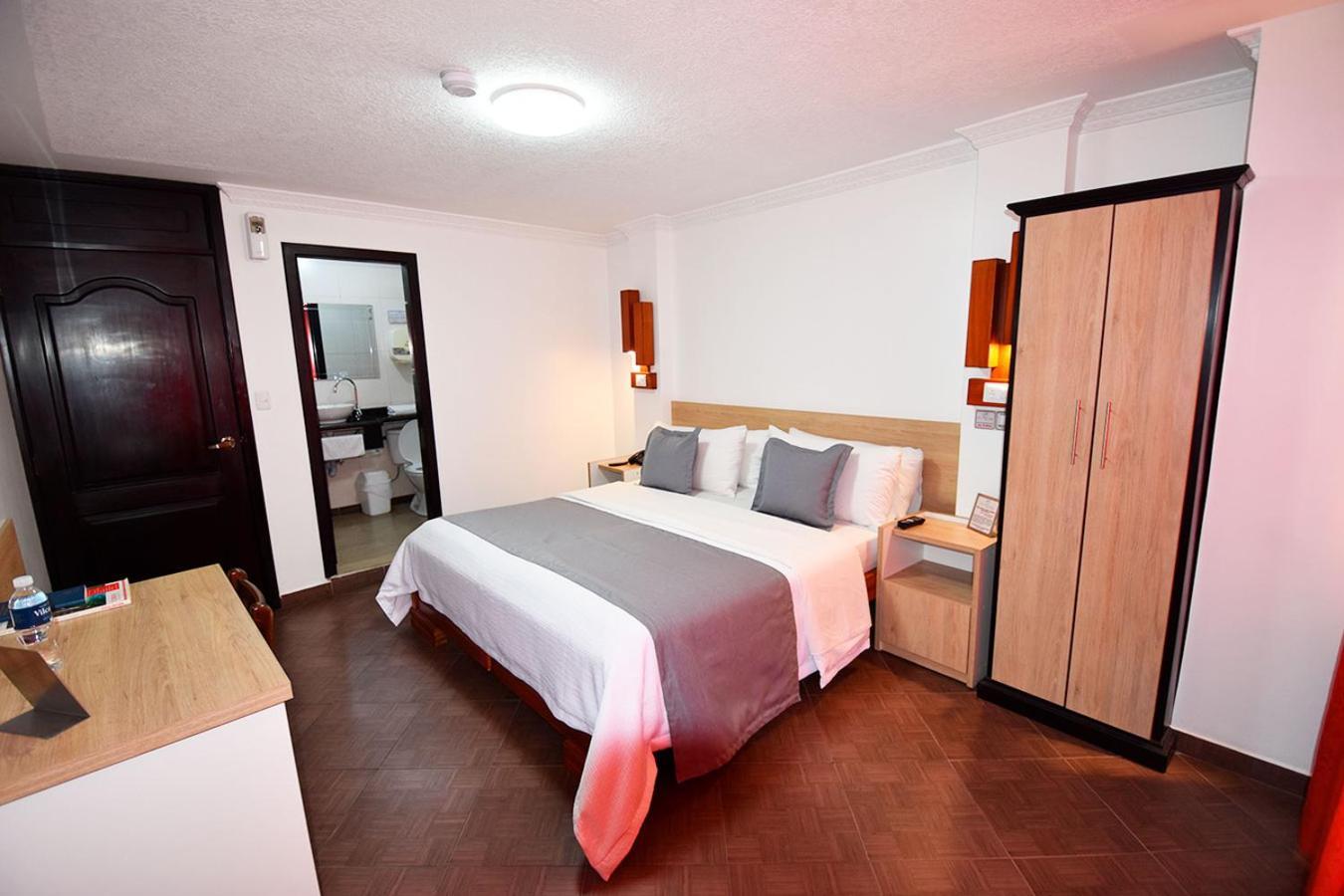 Hotel Plaza Victoria Ibarra Zewnętrze zdjęcie