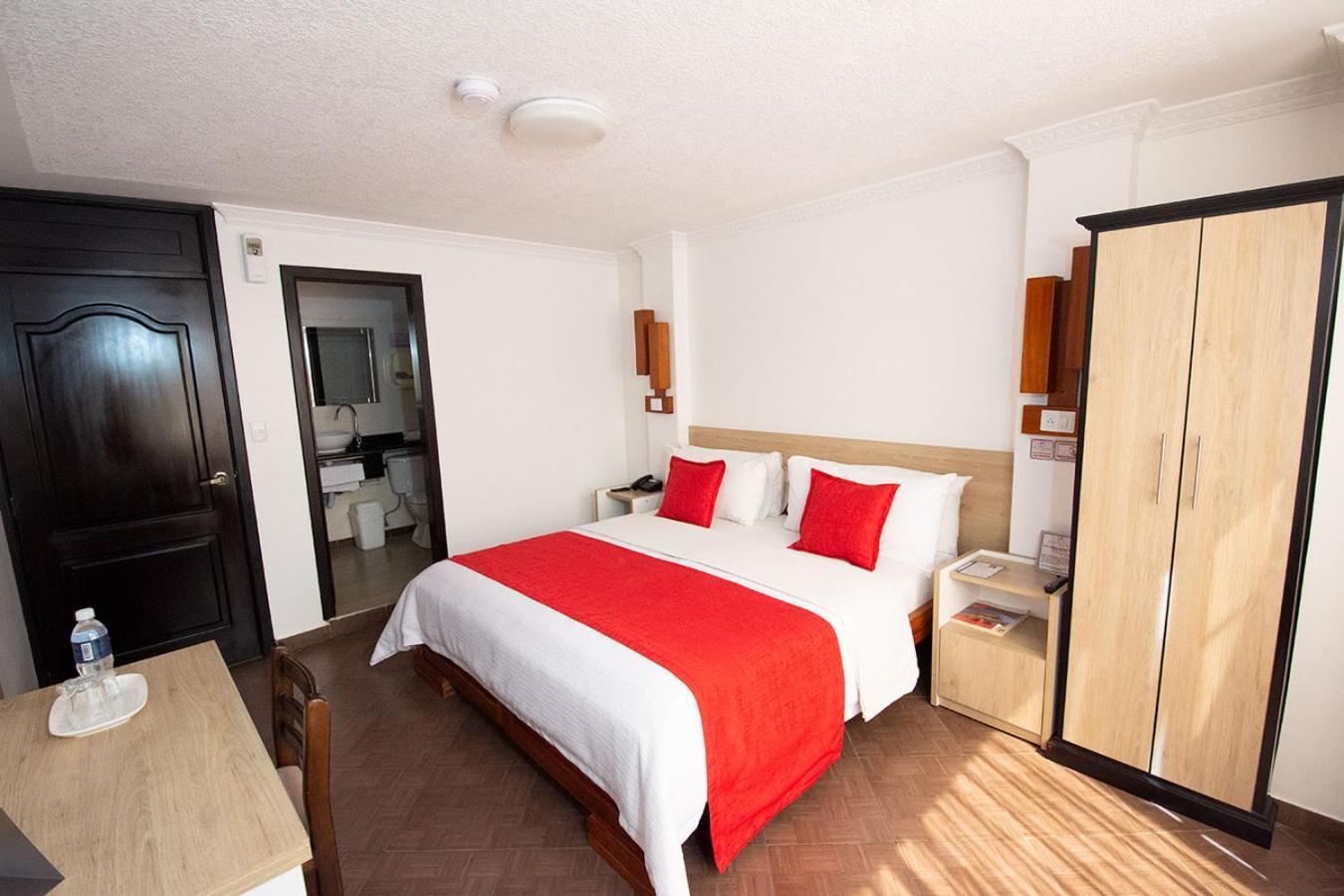 Hotel Plaza Victoria Ibarra Zewnętrze zdjęcie