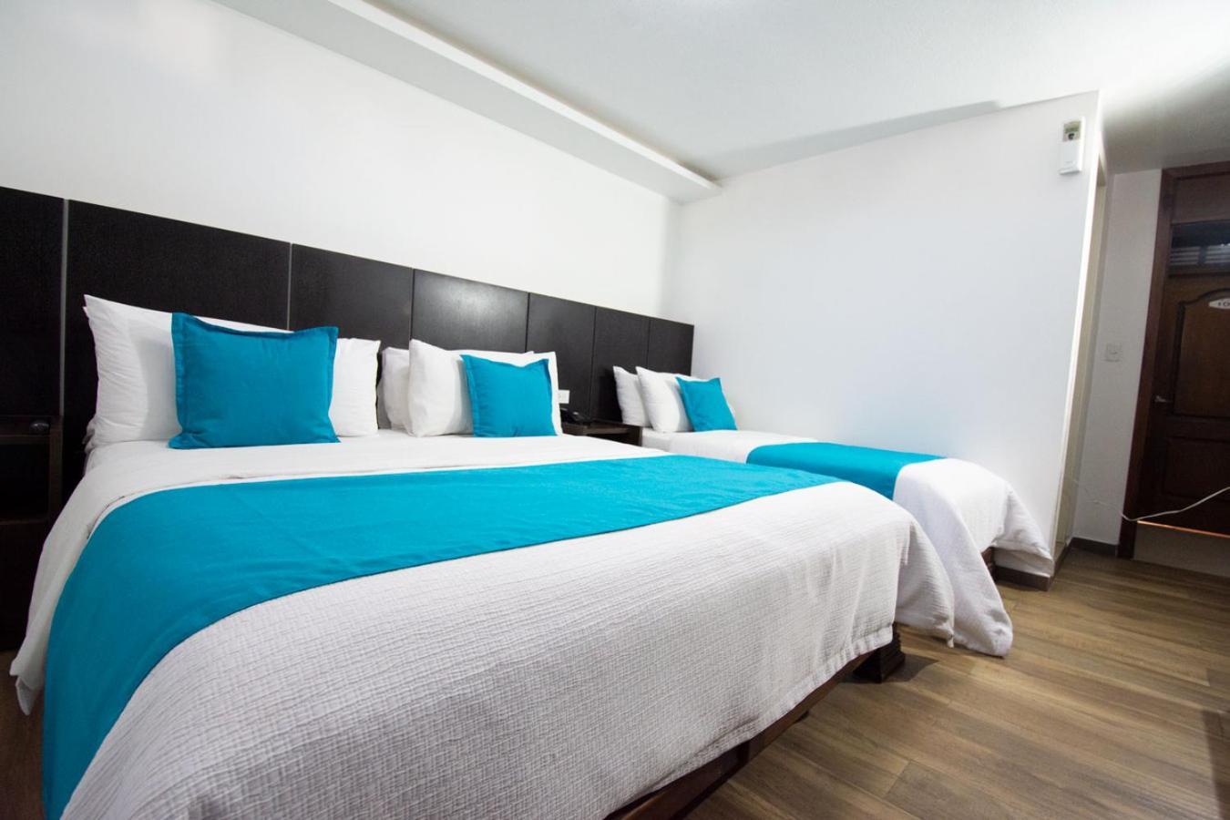 Hotel Plaza Victoria Ibarra Zewnętrze zdjęcie