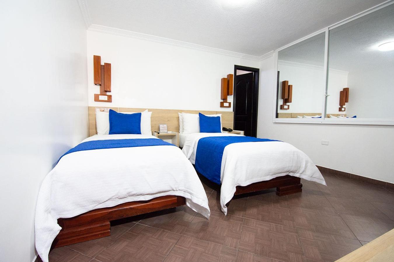 Hotel Plaza Victoria Ibarra Zewnętrze zdjęcie