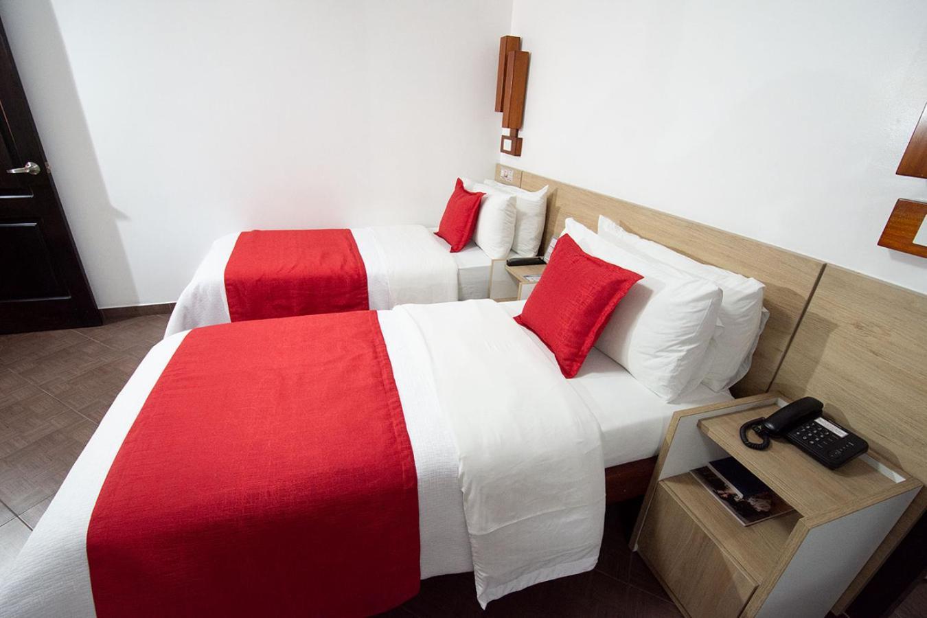 Hotel Plaza Victoria Ibarra Zewnętrze zdjęcie