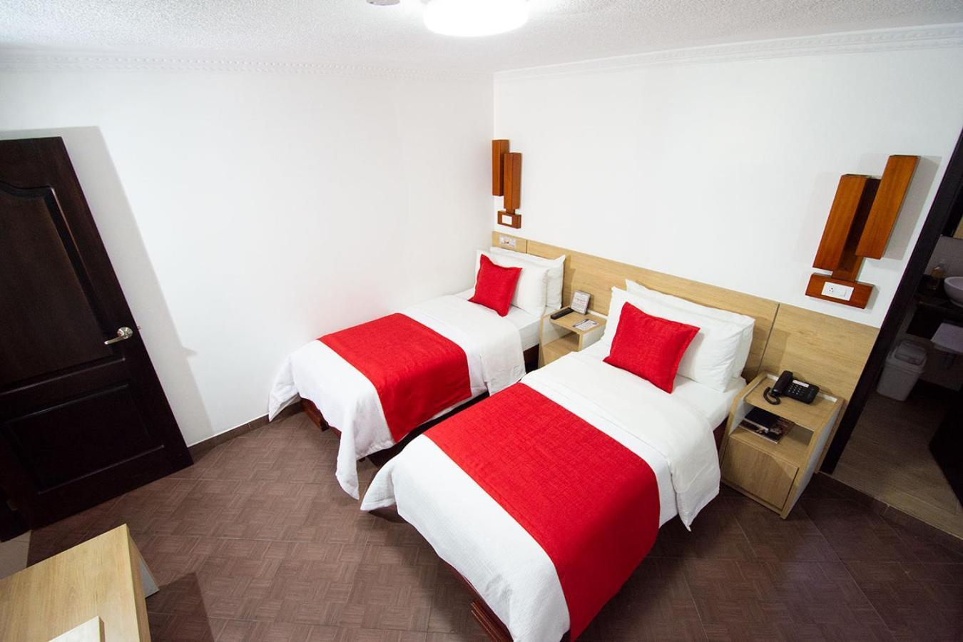 Hotel Plaza Victoria Ibarra Zewnętrze zdjęcie