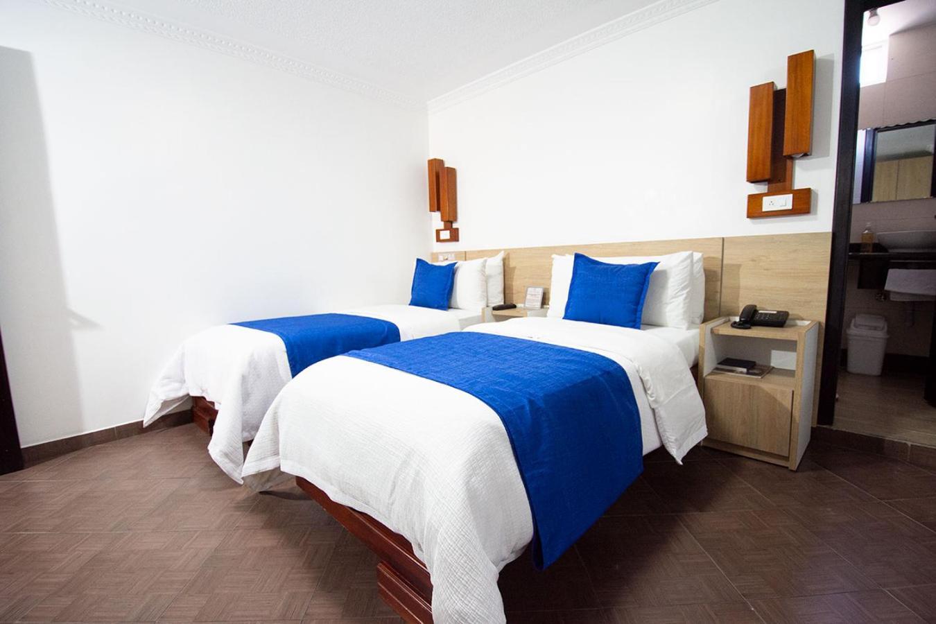 Hotel Plaza Victoria Ibarra Zewnętrze zdjęcie