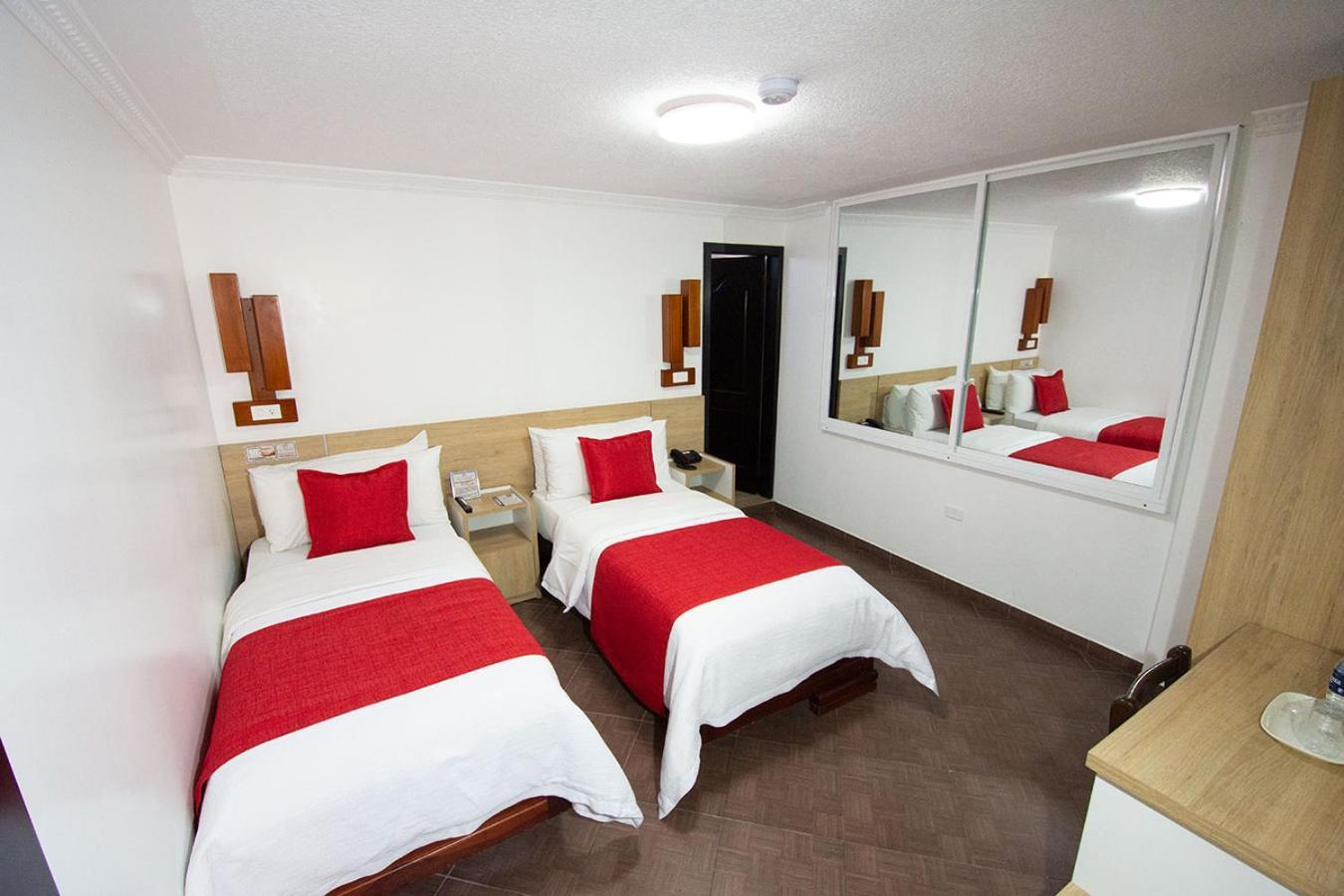 Hotel Plaza Victoria Ibarra Zewnętrze zdjęcie
