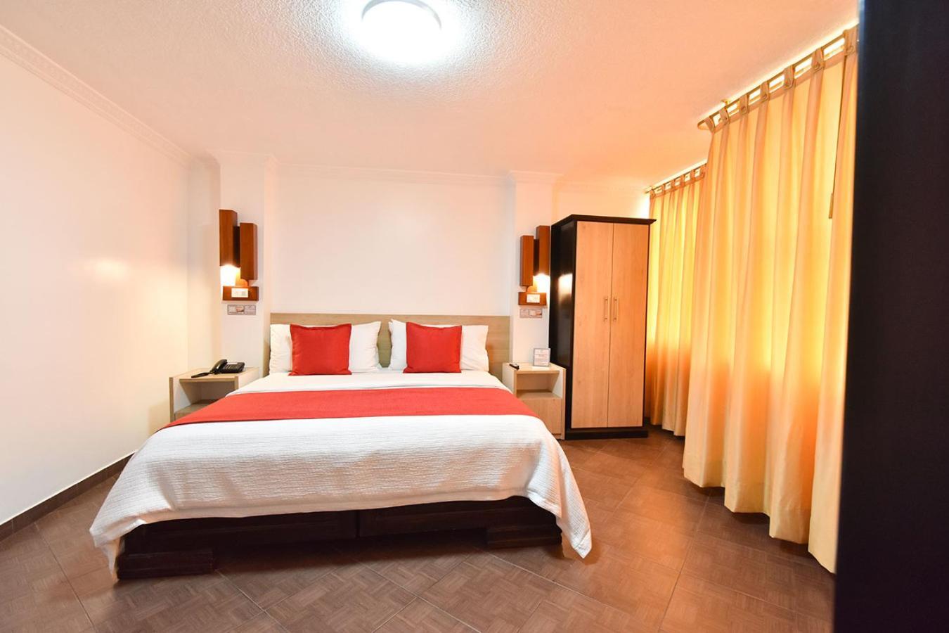 Hotel Plaza Victoria Ibarra Zewnętrze zdjęcie