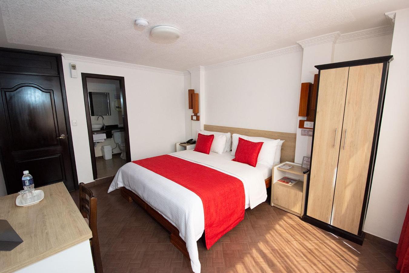 Hotel Plaza Victoria Ibarra Zewnętrze zdjęcie