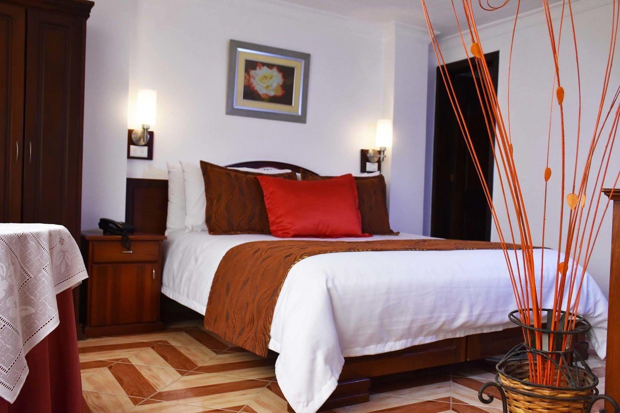Hotel Plaza Victoria Ibarra Zewnętrze zdjęcie